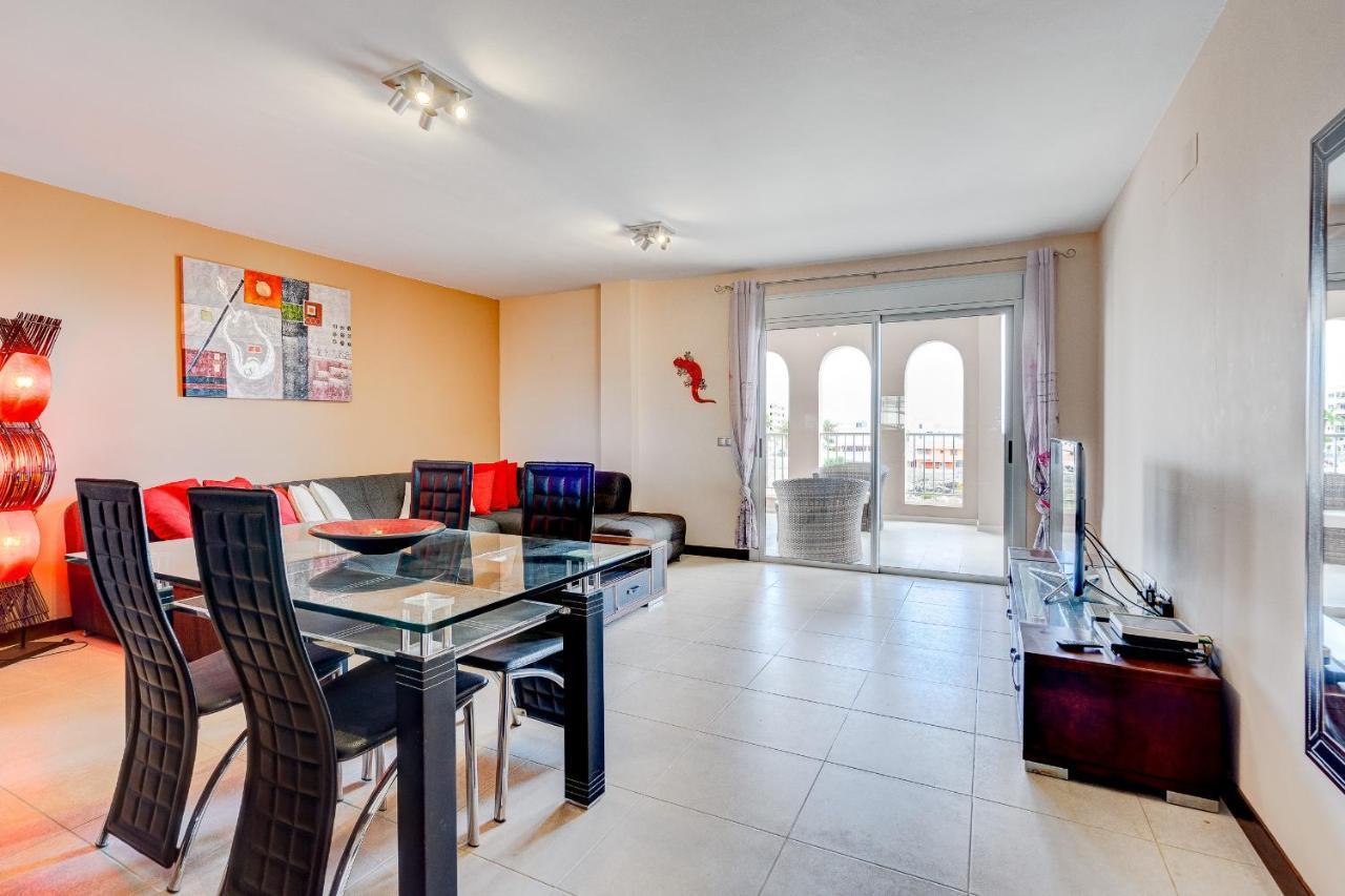 Gina S Sun Terrace Apartment *
